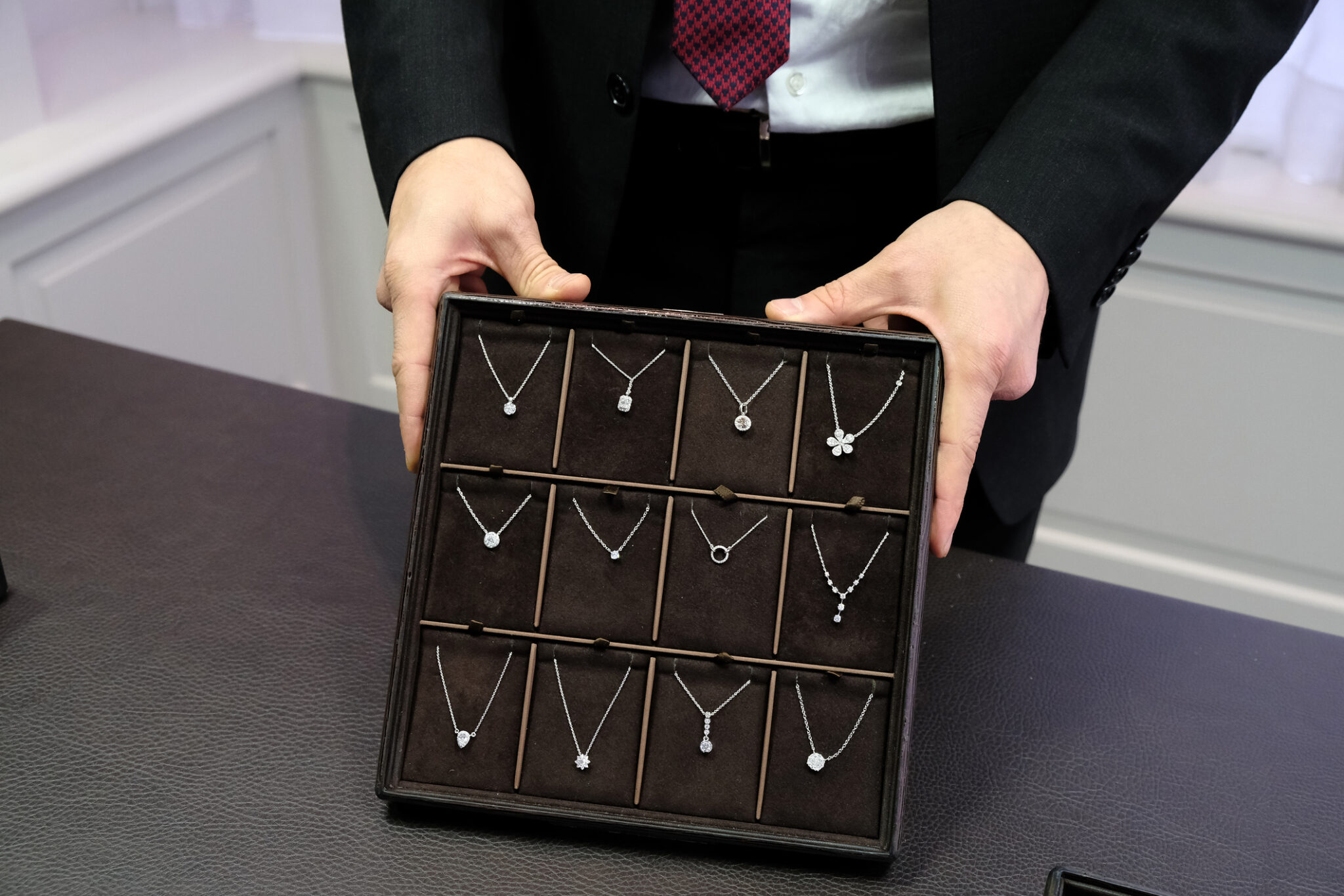 Four Reasons Your Local Pawn Shop is the Best Place to Buy Jewelry